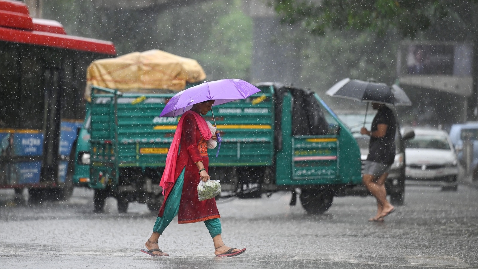 IMD’s ‘extremely heavy’ rain alert for Gujarat, ‘red’ alert for Madhya Pradesh | Latest News India
